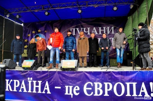 Віче на луцькому Майдані. ФОТО