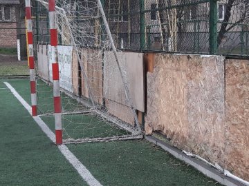 У Луцьку немає кому доглядати спортмайданчики і футбольні поля