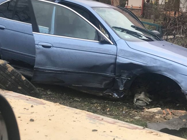 Під Луцьком через аварію у BMW відірвало колесо. ФОТО