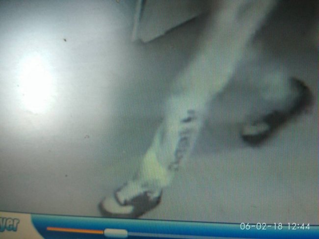 На Волині поліція розшукує чоловіків, які обікрали магазин. ФОТО