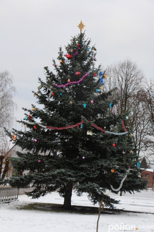 У Шацьку прикрасили головну ялинку
