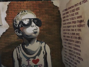 У Луцьку з’явився мурал із відомим віршем Ліни Костенко. ФОТО