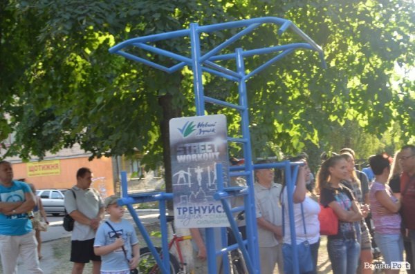 У луцьких дворах - нові спортивні майданчики. ФОТО