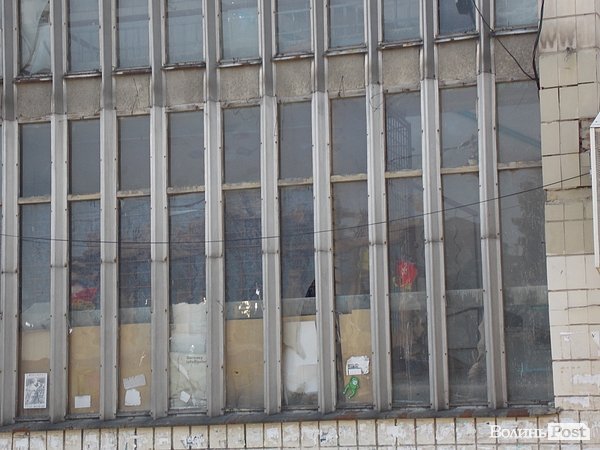 «Привид» у центрі Луцька можуть відремонтувати лише через рік. ФОТО