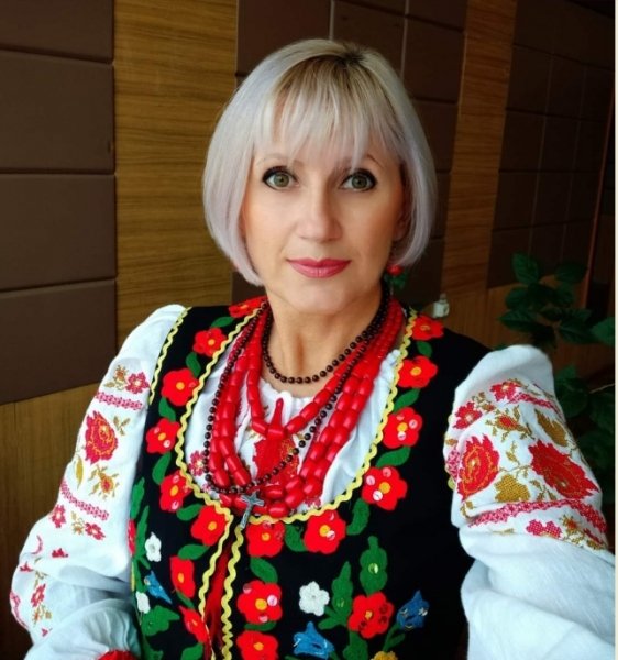 Волинська майстриня перемогла на міжнародному конкурсі, допомагаючи ЗСУ