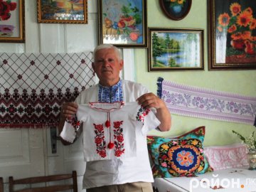 На Волині організували виставку вишитих робіт колишнього вчителя фізики. ФОТО