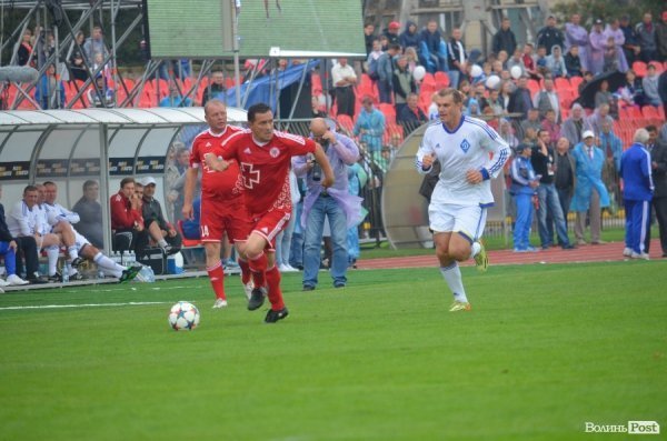 У Луцьку Віталій Кварцяний вийшов на футбольне поле в амплуа футболіста.ФОТО