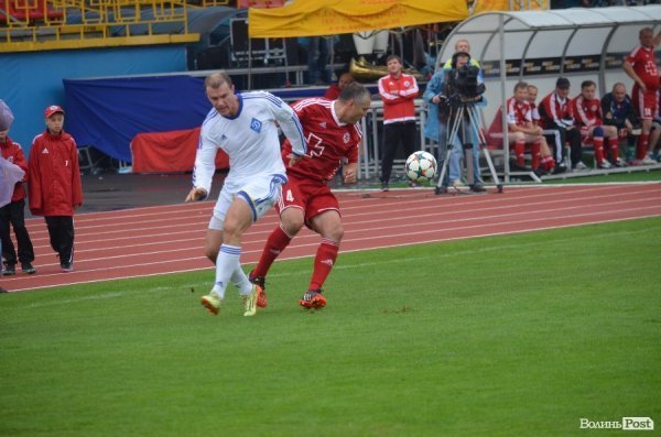 У Луцьку Віталій Кварцяний вийшов на футбольне поле в амплуа футболіста.ФОТО