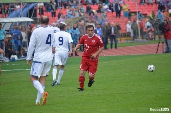 У Луцьку Віталій Кварцяний вийшов на футбольне поле в амплуа футболіста.ФОТО