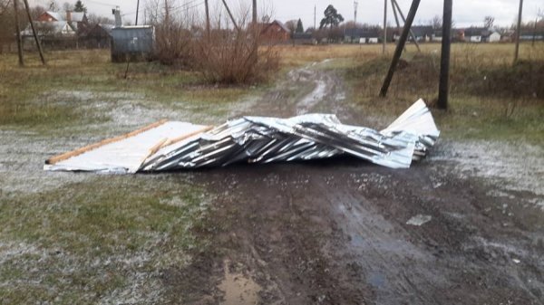 Пошкоджені дахи та паркани: на Волині пройшов смерч. ФОТО