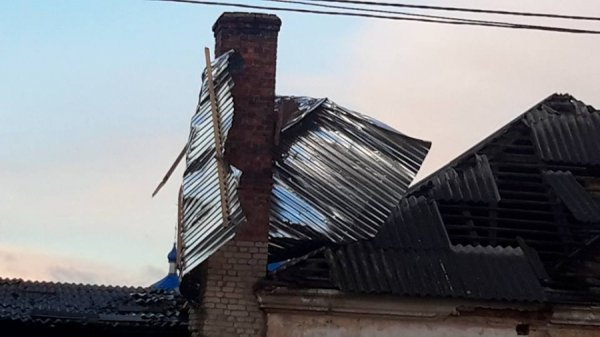 Пошкоджені дахи та паркани: на Волині пройшов смерч. ФОТО