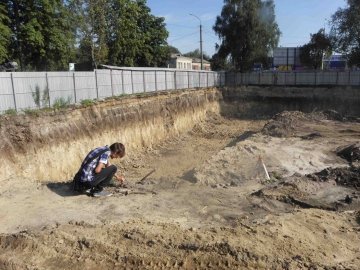 Археологи заспокоїли: будівництво на Ковельській  - не на «таємницях історії»  