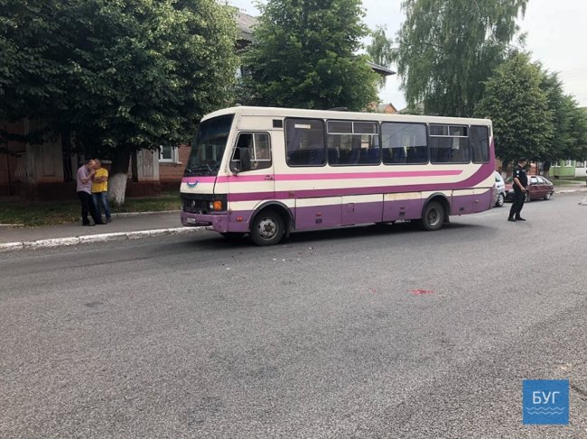 У Нововолинську автобус врізався у легковик: постраждала жінка. ФОТО