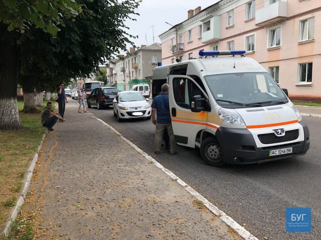 У Нововолинську автобус врізався у легковик: постраждала жінка. ФОТО