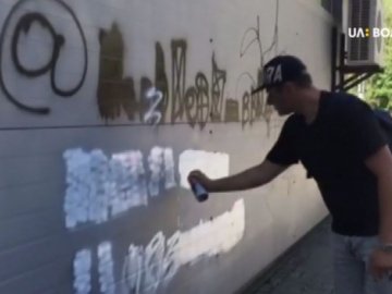 Показали, як у Луцьку борються із «закладками» наркотиків. ВІДЕО