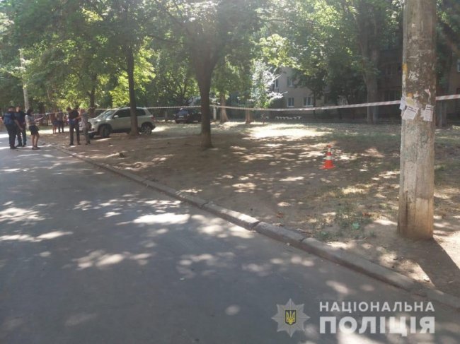 В Одесі нетверезий чоловік кинув гранату з вікна дев’ятого поверху. ФОТО