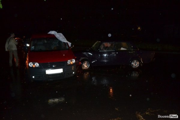 Автопригода у Луцьку: ВАЗ втаранив Volkswagen. ФОТО