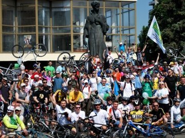 Якщо в центрі Луцька будуть велодоріжки, то це стане революційним кроком влади, – велоактивіст 