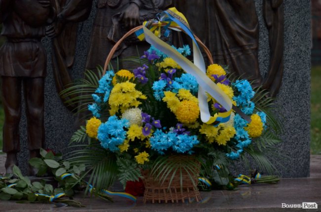 У Луцьку сотні людей вшановували пам'ять жертв голодоморів. ФОТО