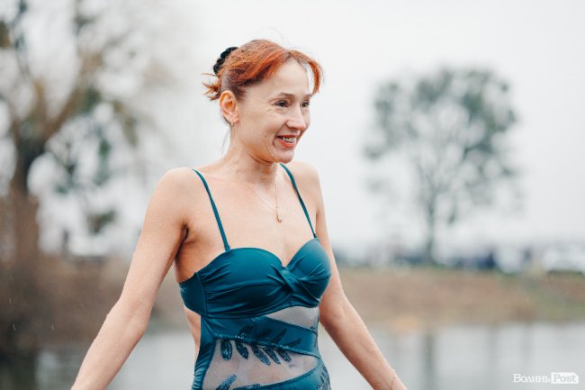 Водохреще у Луцьку: освячення води в річці Стир та занурення лучан. ФОТОРЕПОРТАЖ