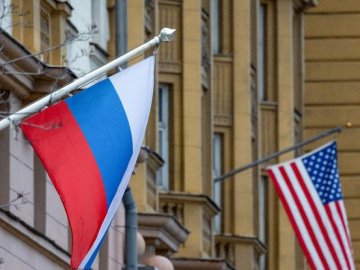 США введуть санкції проти 120 компаній Росії й Білорусі