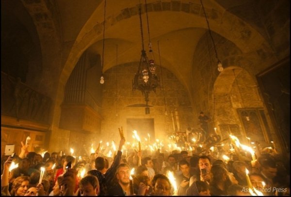 Як сходив Благодатний вогонь. ФОТО. ВІДЕО