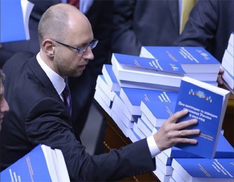 Верховна Рада знову простоює: опозиція хоче Януковича