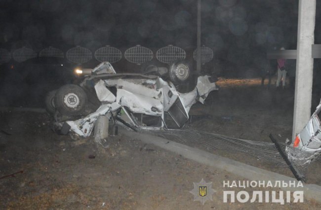 На Волині 14-річний водій автівки в'їхав у електроопору