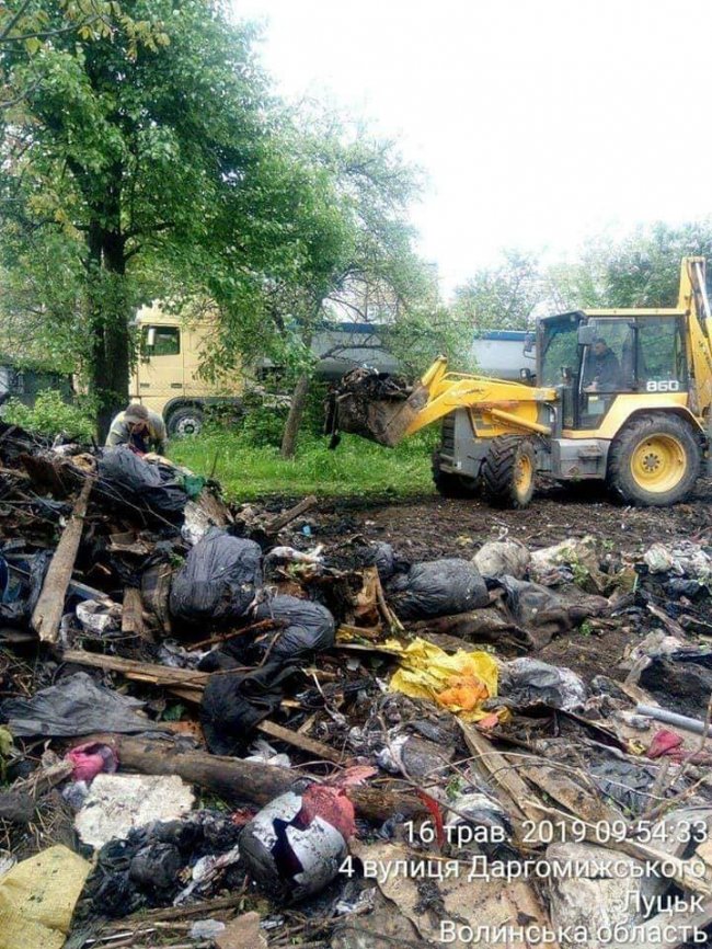 У Луцьку демонтували незаконні конструкції. ФОТО