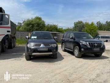 17 автівок, арештованих у родичів Медведчука та Козака, ДБР передало ЗСУ