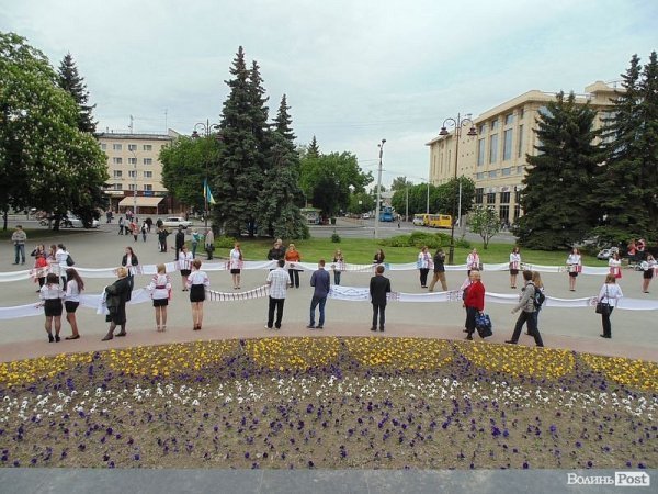 У День матері лучани подякували матерям героїв Небесної Сотні. ФОТО