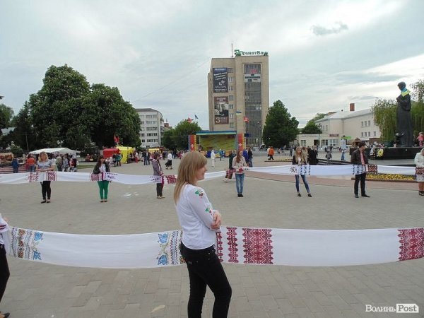 У День матері лучани подякували матерям героїв Небесної Сотні. ФОТО