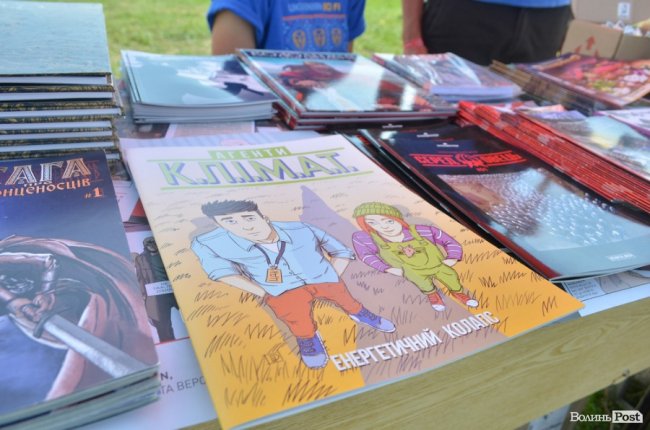 Від і до: які і за скільки сувеніри везуть з «Бандерштату». ФОТО