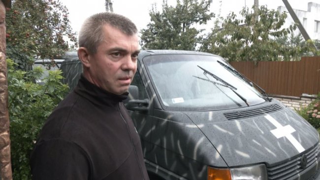 На Волині команда автомайстрів фарбує та лагодить авто і автобуси для військових. ФОТО. ВІДЕО