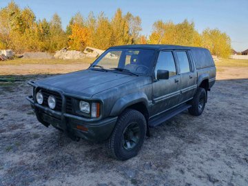 Працівники селищної ради на Волині скинулися на авто для ЗСУ