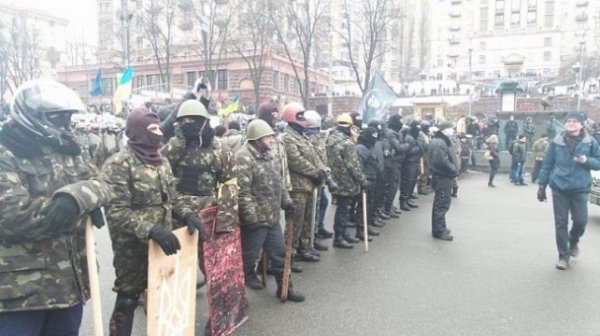 Як тітушки ходили розбирати майданівські барикади. ФОТО