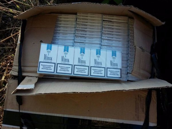 На Волині контрабандисти залишили 42 ящики цигарок. ФОТО