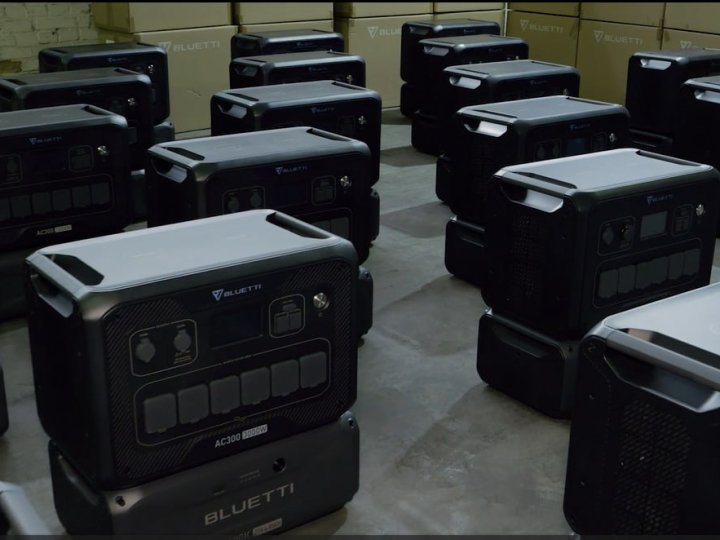 Спецпідрозділ «Артан» отримав партію потужних зарядних станцій від «Української команди»