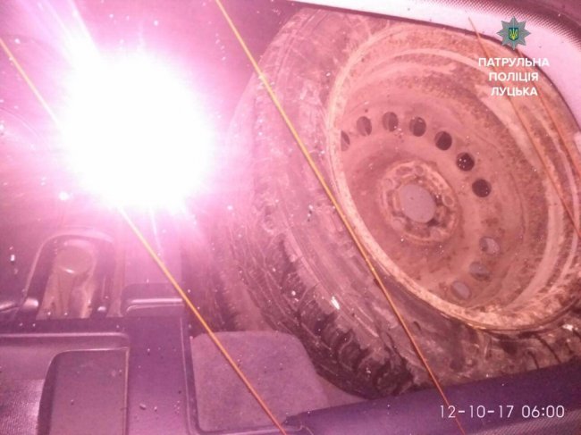 У Луцьку вночі затримали чоловіків, яких розшукували за крадіжки