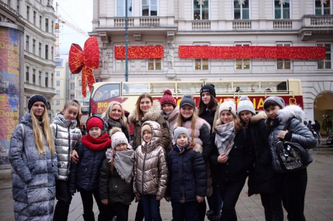 Як юні волиняни колядували у Європі. ФОТО