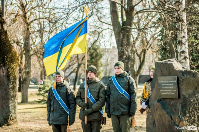 У Луцьку ходою і молитвами вшанували мужність та героїзм добровольців. ФОТО