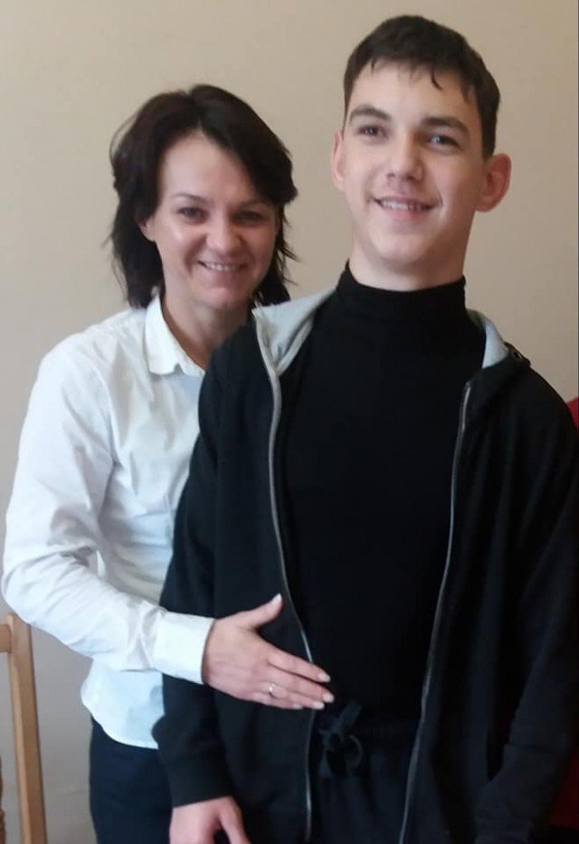 Юний лучанин із ДЦП вперше зумів затанцювати з мамою