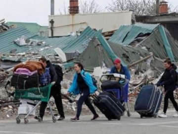 Із блокадного Маріуполя евакуювали ще 500 людей 