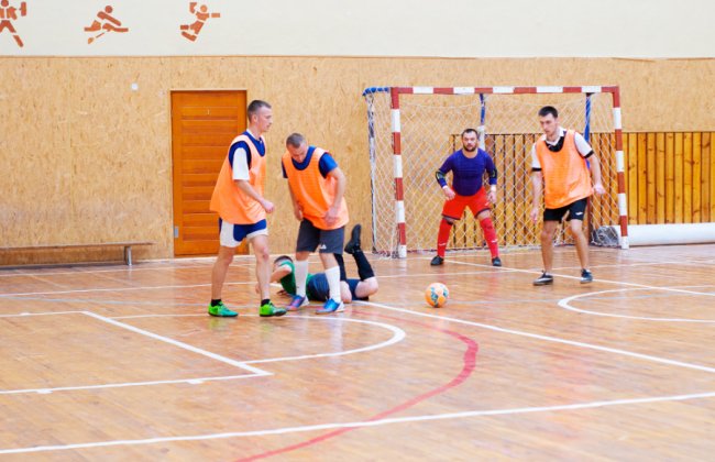 Більше, ніж гра: працівники луцького «Кромберга» змагалися за футбольну першість. ФОТО