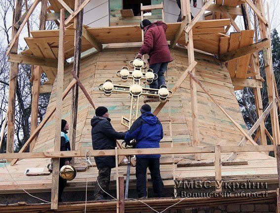 На Волині встановили хрест на міліцейській церкві. ФОТО