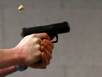 У Рівному таксист обстріляв пасажирів: є постраждалі