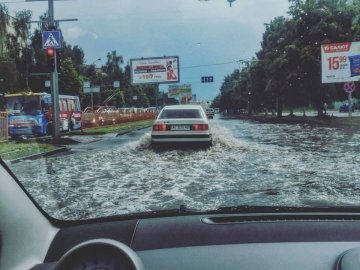 Наслідки шквальної зливи у Луцьку. ФОТО. ВІДЕО