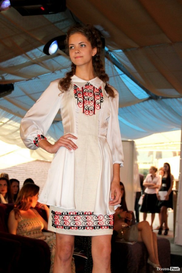Довгоногі красуні, купальники, сукні: День моди в Луцьку. ФОТО
