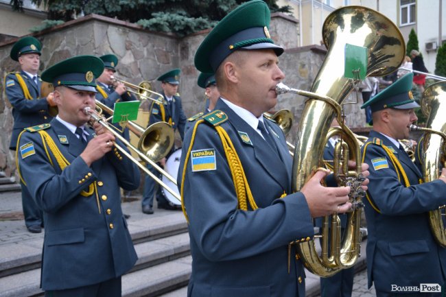 Як мерія Луцька відзначила День Державного Прапора. ФОТО