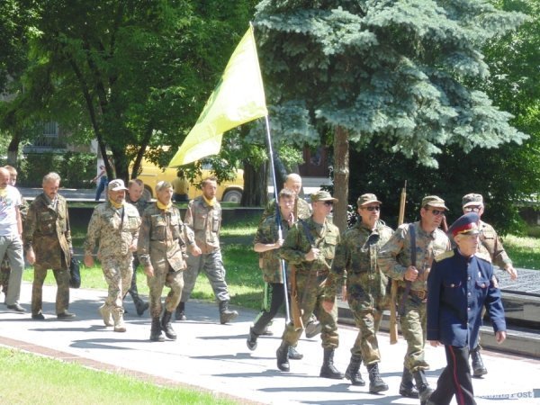 У Луцьку козаки і революціонери влаштували ходу в пам’ять про перемогу над Москвою. ФОТО